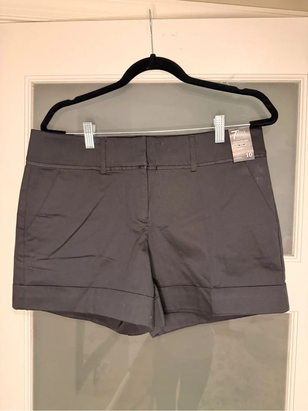 New York & Company 7th Avenue Black Stretch Shorts – Size 10 Short NWT